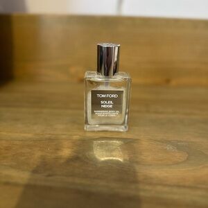 Tom Ford Soleil Neige Shimmering Body Oil - Silver Cap